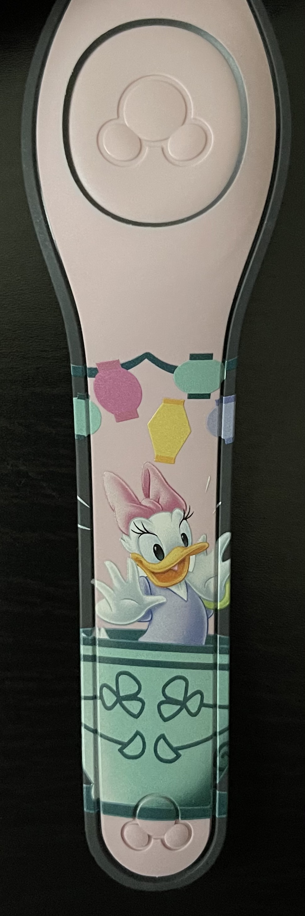 Daisy Duck Annual Passholder 2021 Limited Release MagicBand is now out for purchase